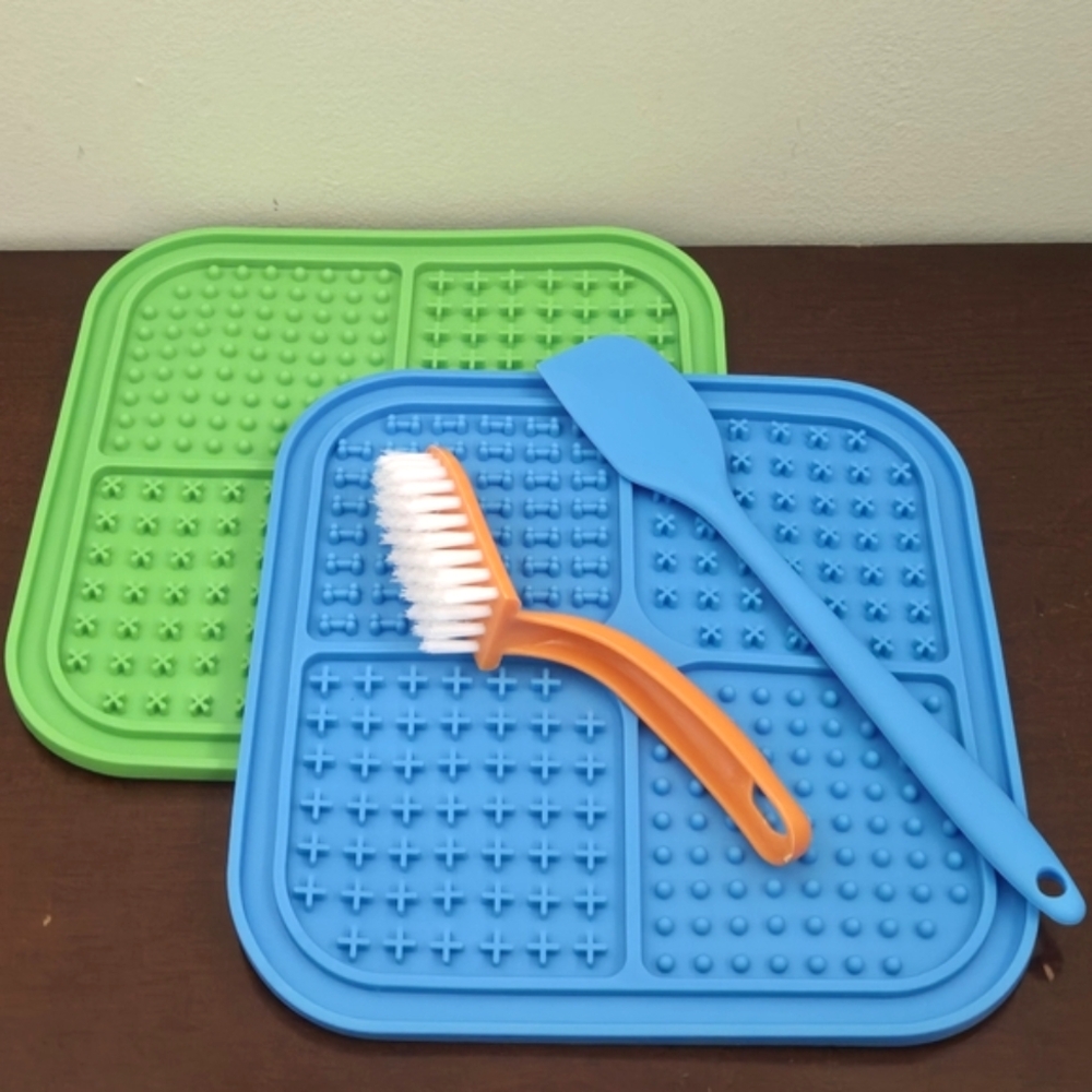 NEW 2-Pc Silicone Dog Lick Mat Set with Suction Cups wit Brush and Spatula